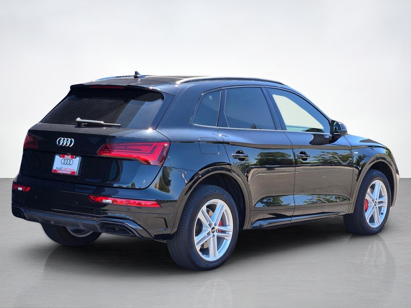 View vehicle photo 7
