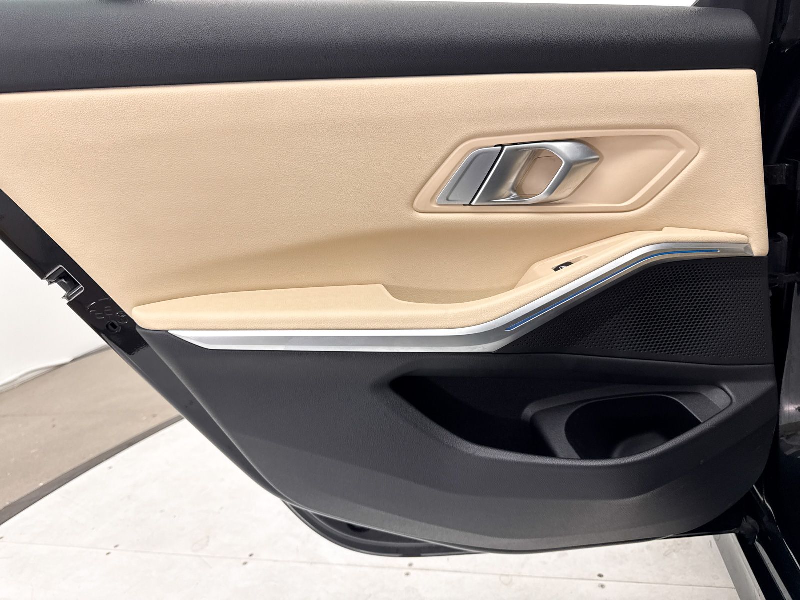 2023 BMW 3 Series 330e - Photo 29