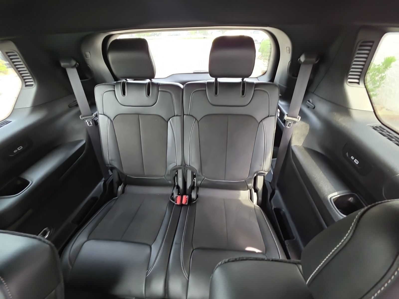 Used 2023 Red Jeep Altitude image 28