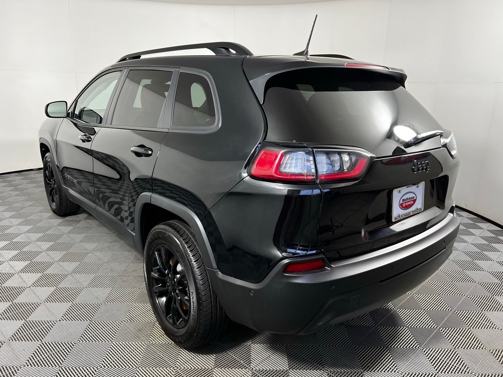 2023 Jeep Cherokee Altitude 7