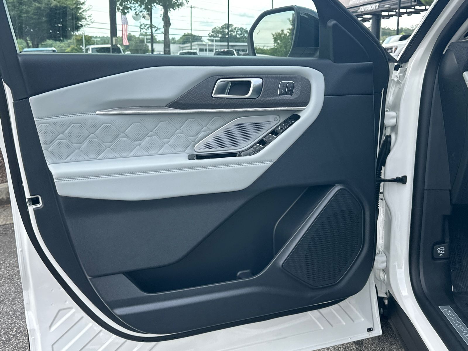New 2026 Star White Metallic Tri-Coat Ford Platinum™ image 11