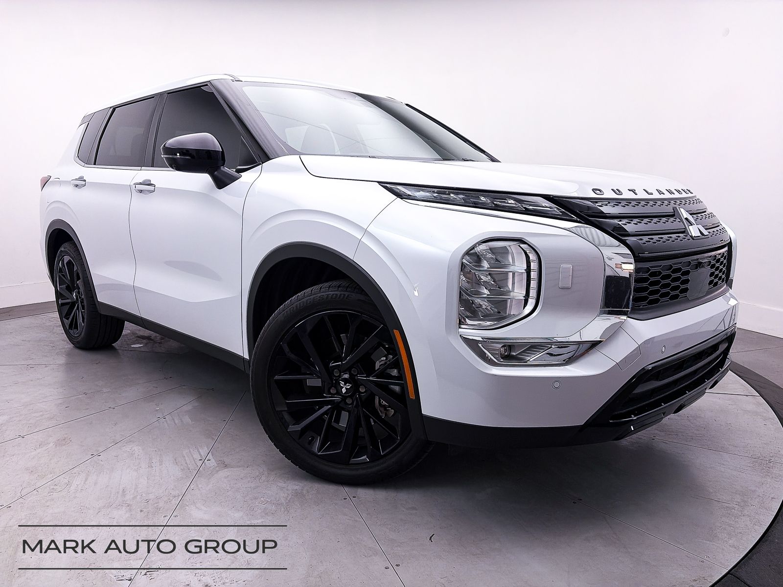 2024 Mitsubishi Outlander SE Black Edition