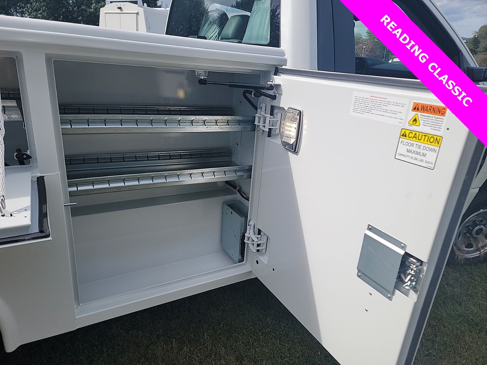 New 2025 Oxford White Ford XL image 4
