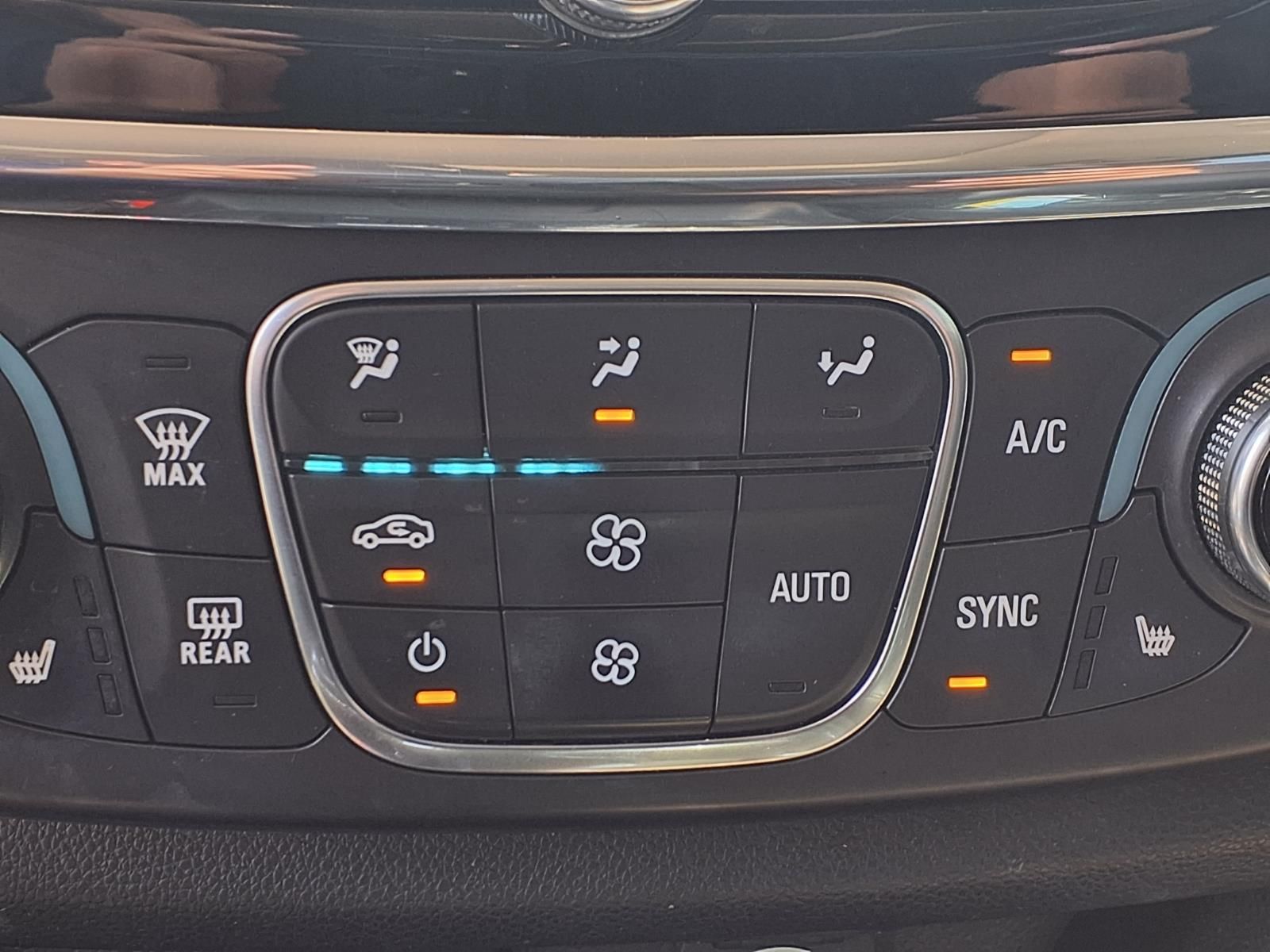 2019 Chevrolet Traverse Premier White at Community Honda