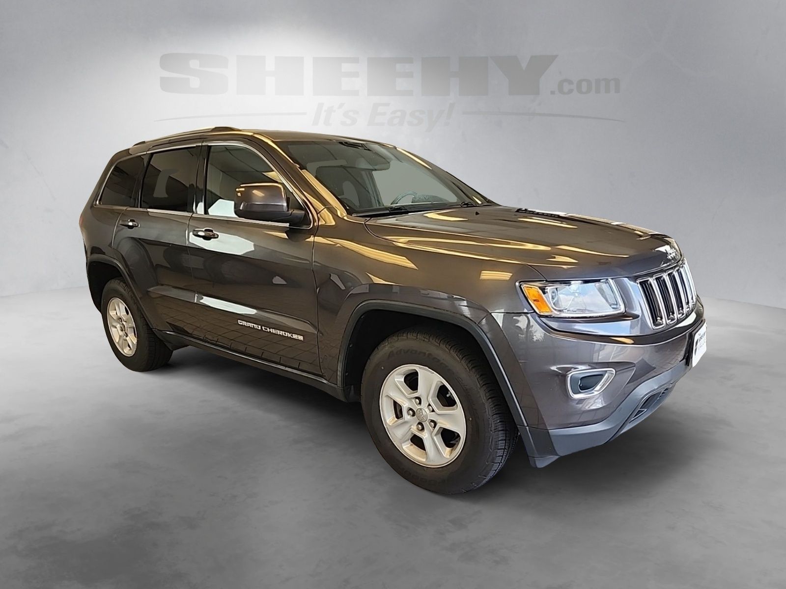 Used 2014 Granite Crystal Clearcoat Metallic Jeep Laredo image 2