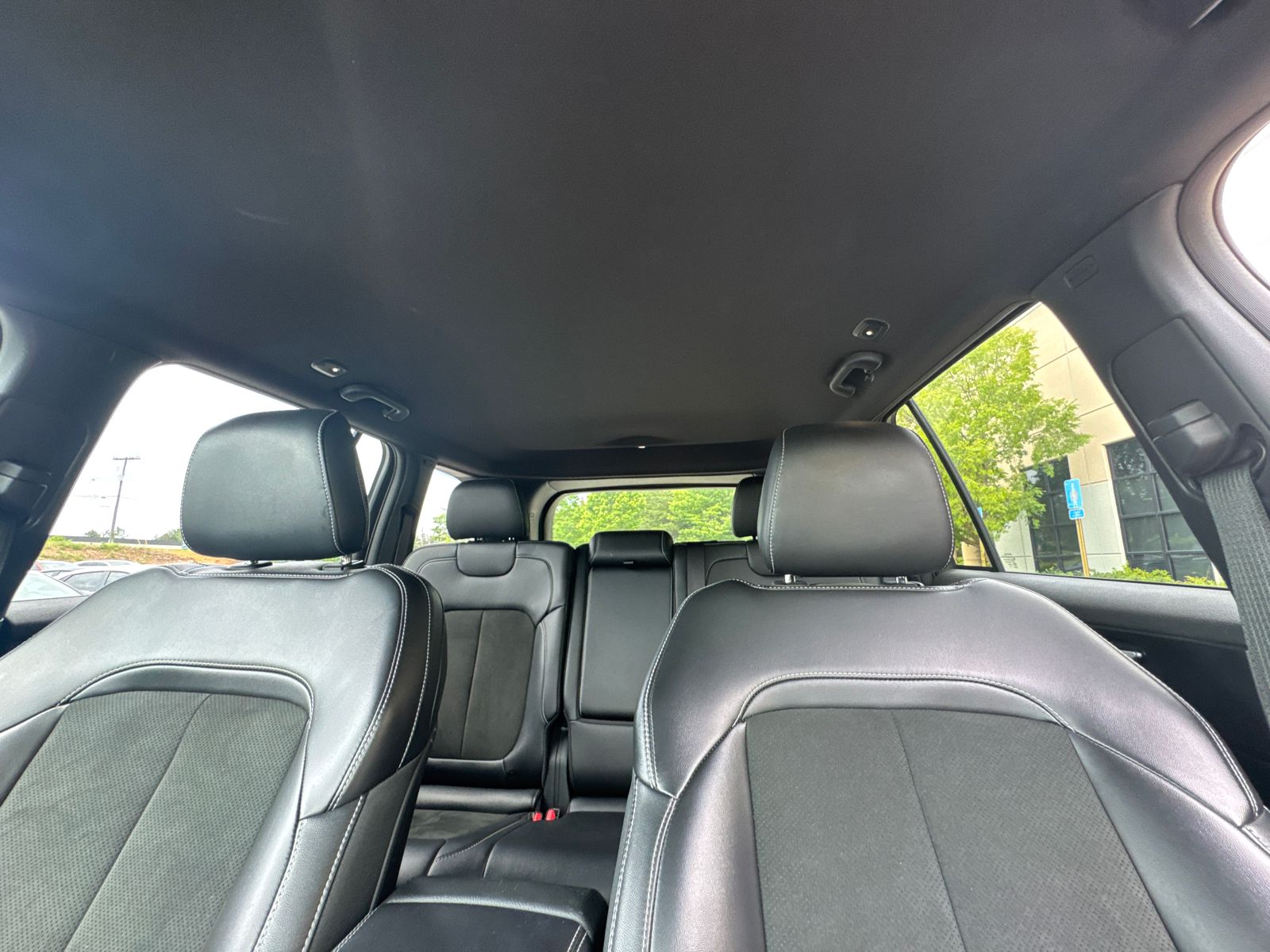 Used 2025 White Jeep Altitude image 31