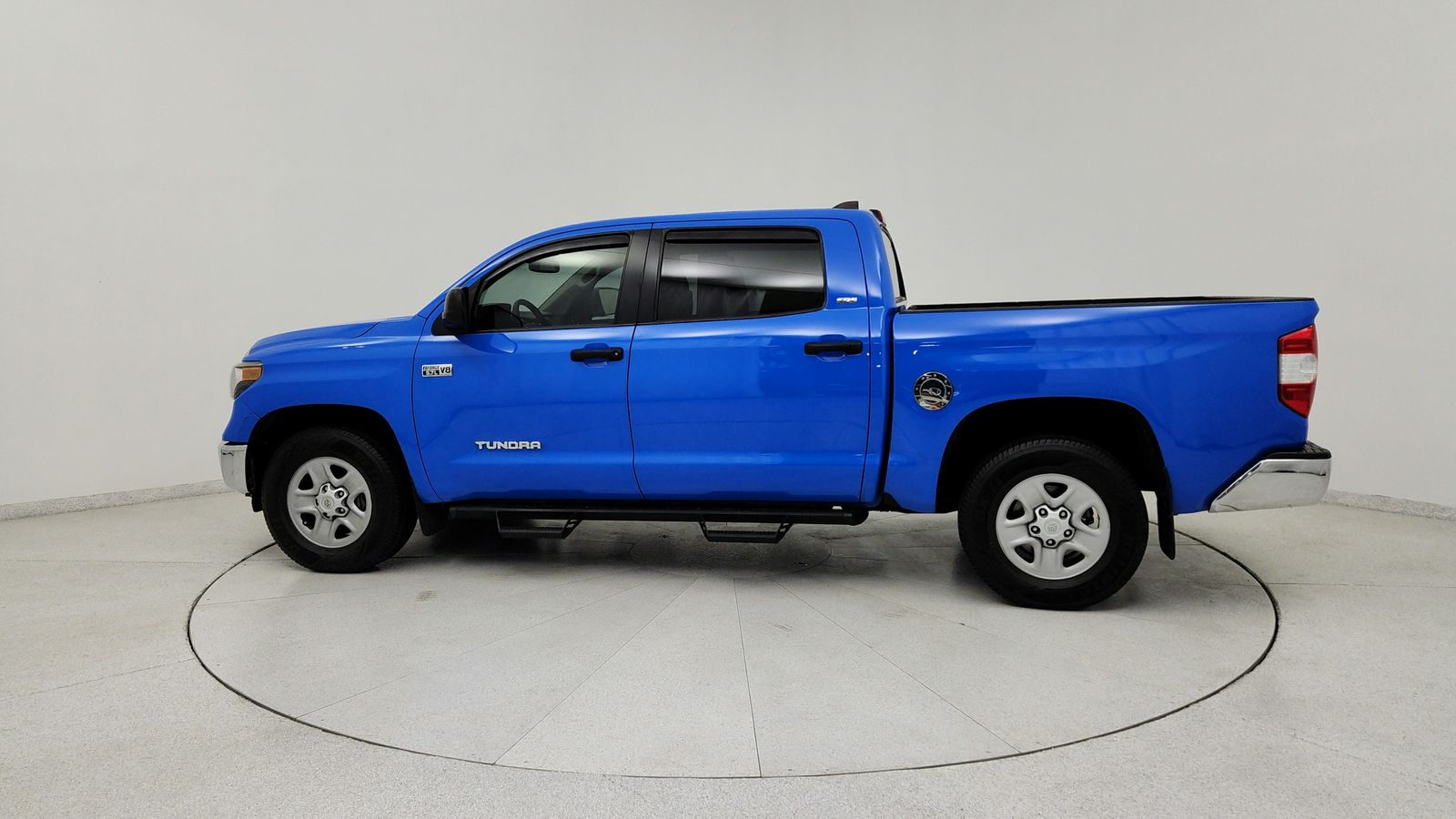 Used 2021 Blue Toyota SR5 image 4