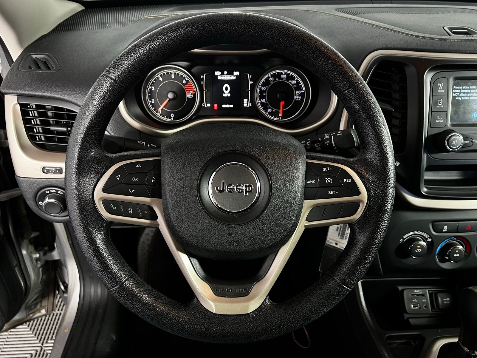 2017 Jeep Cherokee Sport 9