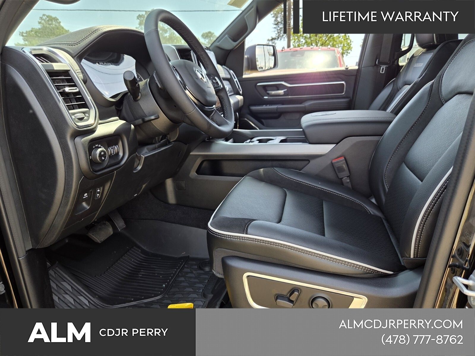 New 2026 Diamond Black Crystal Pearl-Coat Exterior Paint RAM Laramie image 5