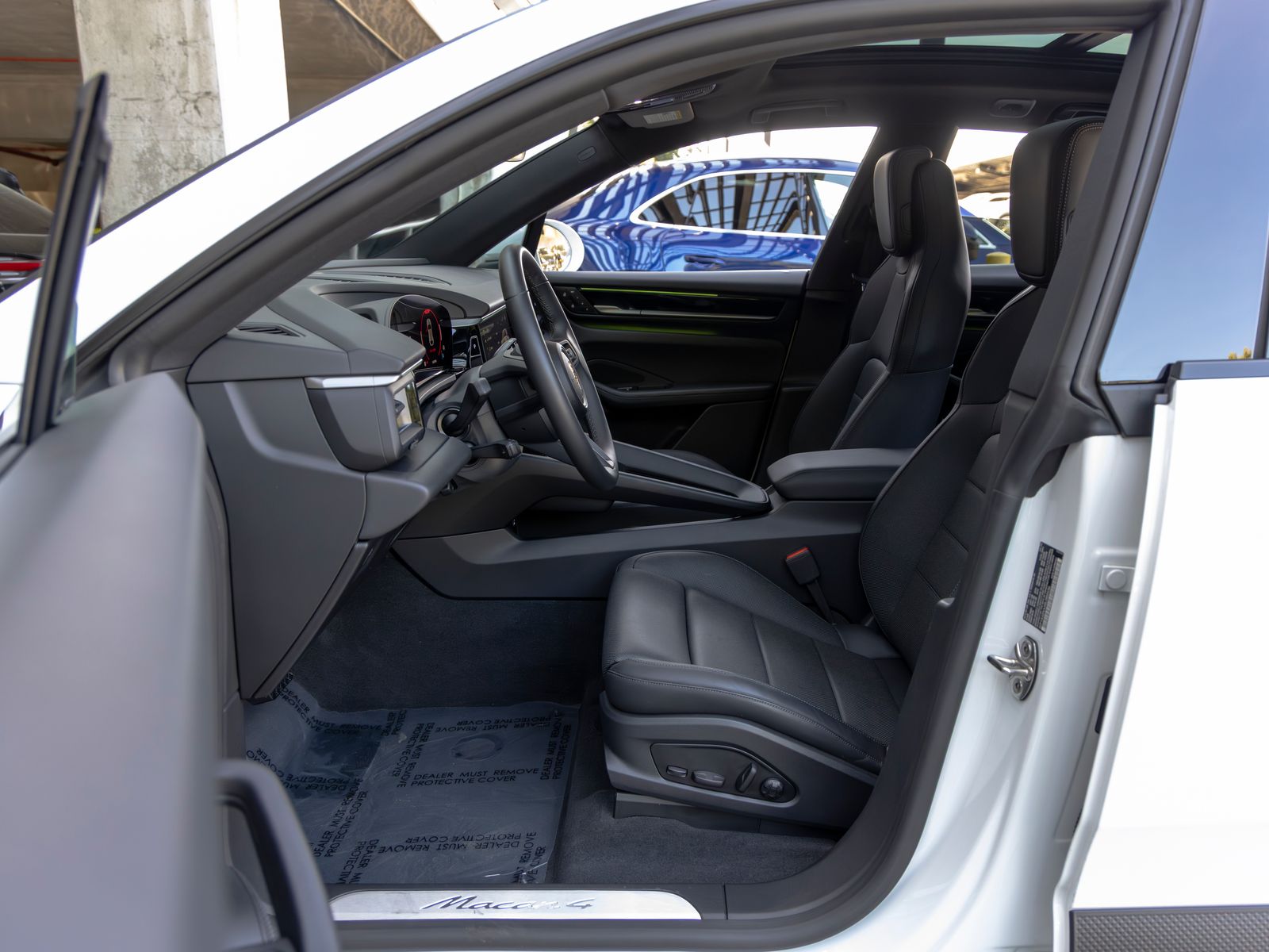 2025 Porsche Macan Base - Photo 24