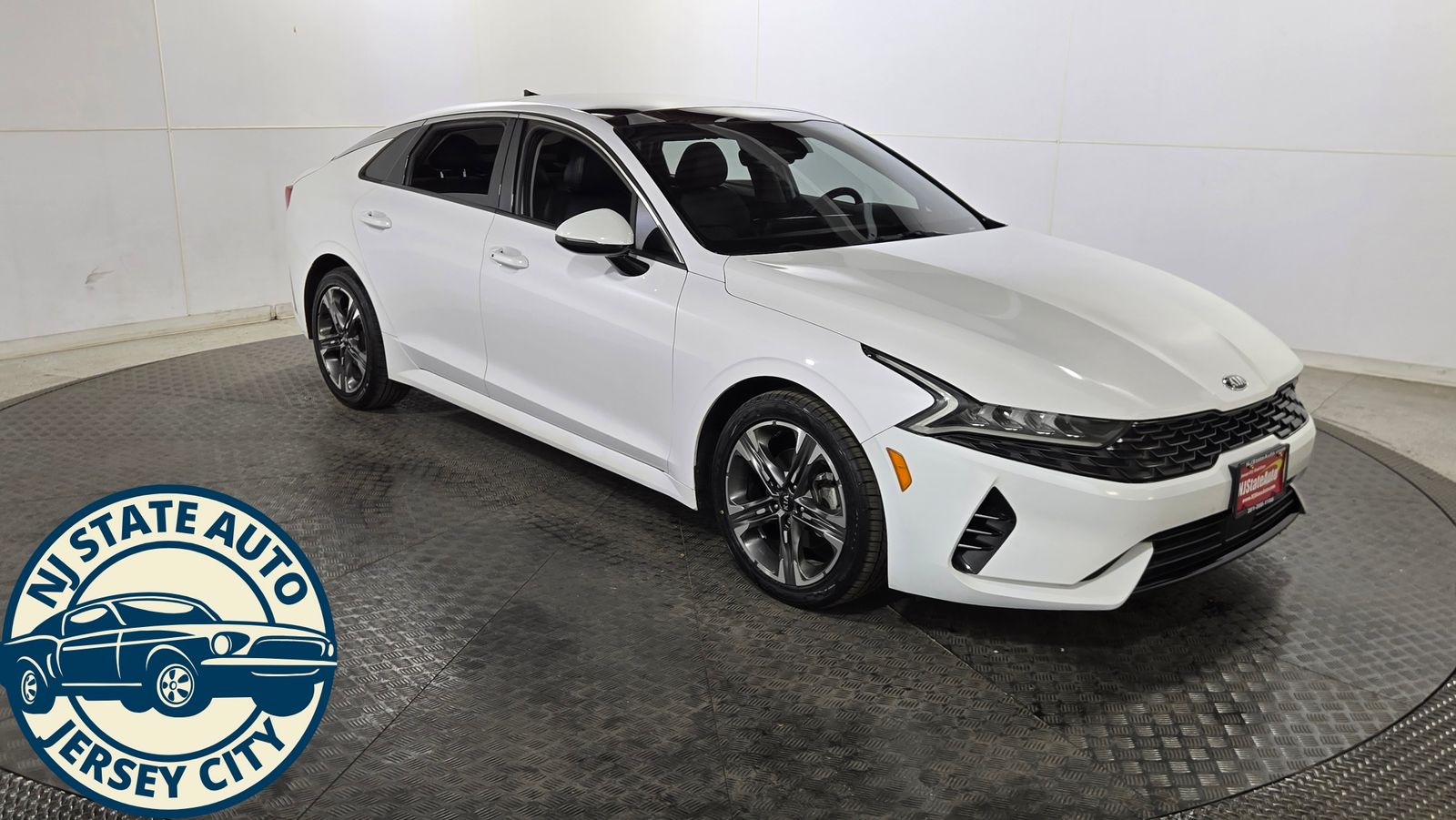 Glacial White Pearl 2021 Kia K5 Sedan Front-Wheel Drive 8-Speed Automatic