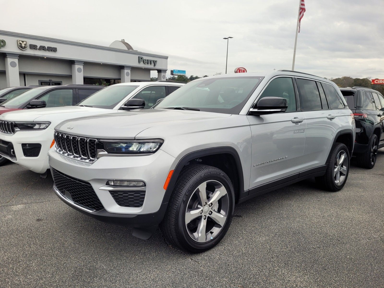 2024 Jeep Grand Cherokee Limited's photo