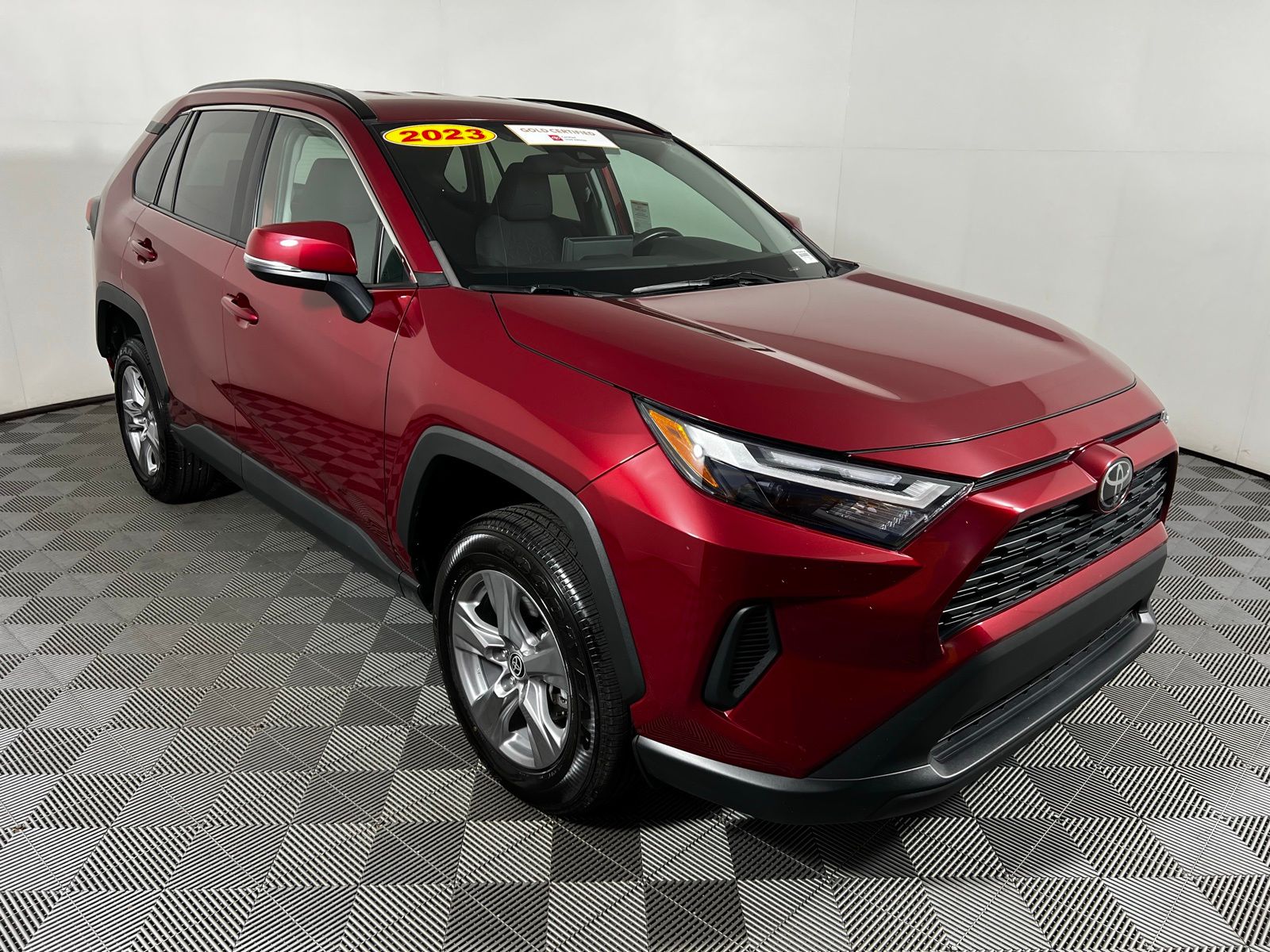 2023 Toyota RAV4 XLE 3