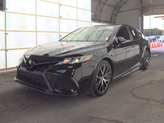 2022 Toyota Camry SE's photo
