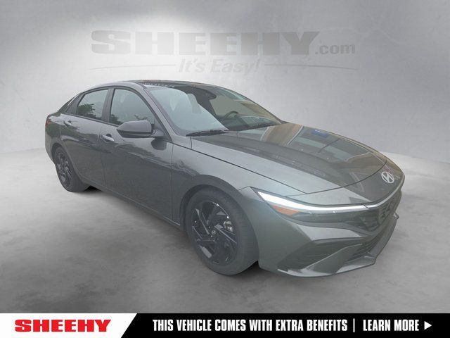Gray 2026 Hyundai Elantra SEL Sport FWD Sedan Front-Wheel Drive Continuously Variable Transmission