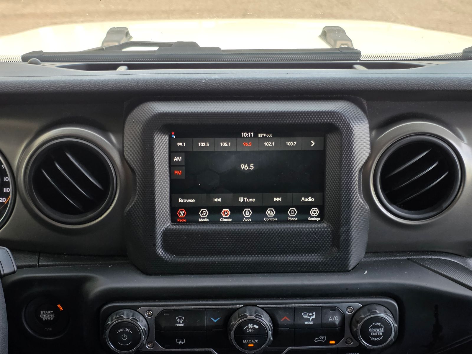 Used 2023 White Jeep Sport S image 5