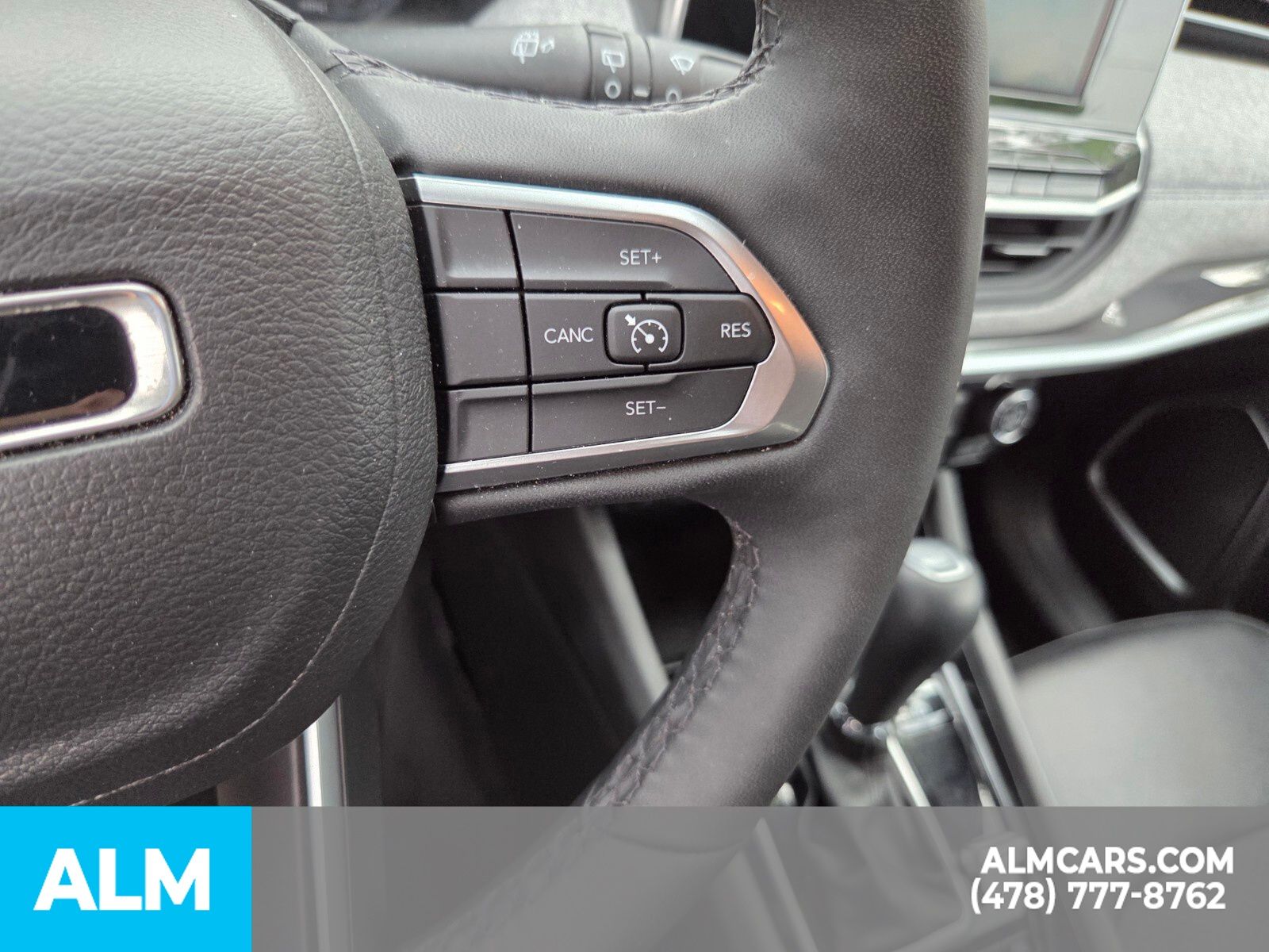 Used 2025 Red Hot Pearlcoat Jeep Latitude image 15