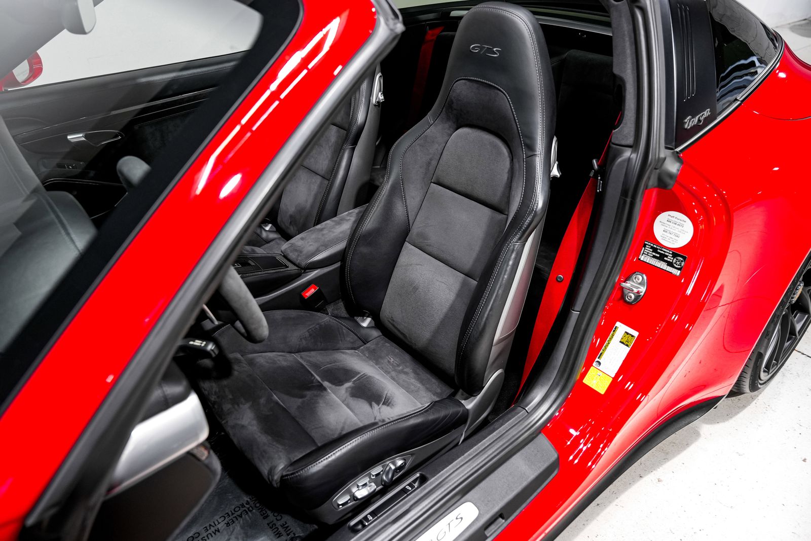 2017 Porsche 911 Targa 4 GTS — photo 20