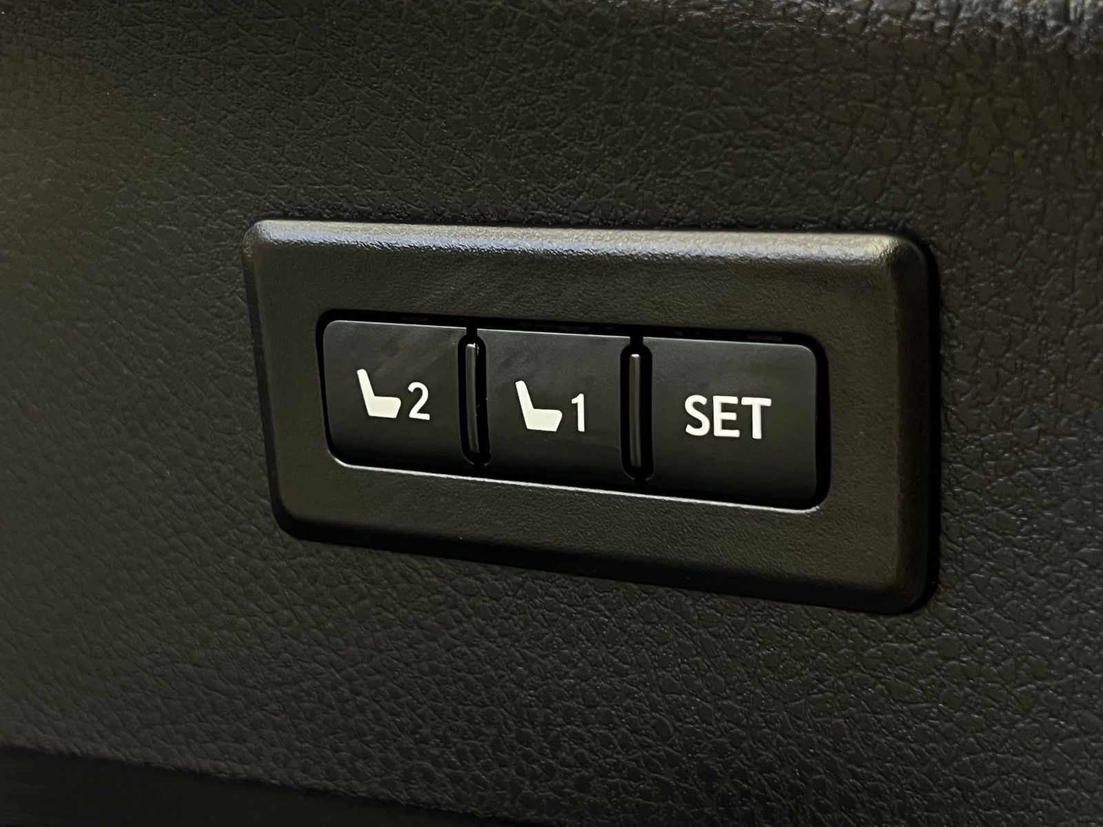 Thumbnail: 2018 Toyota RAV4 - 15