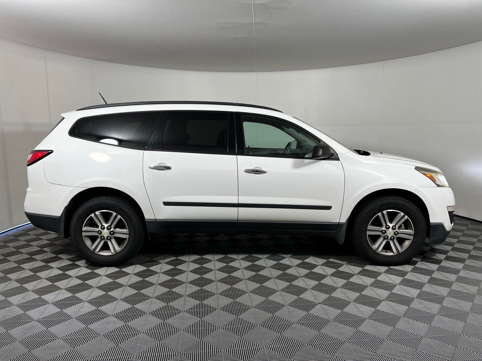 Thumbnail: 2017 Chevrolet Traverse - 4