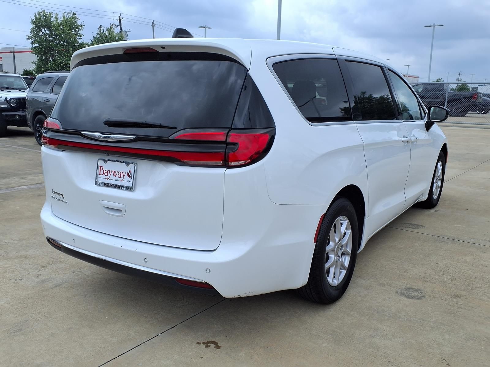 2024 Chrysler Pacifica Touring L - 4