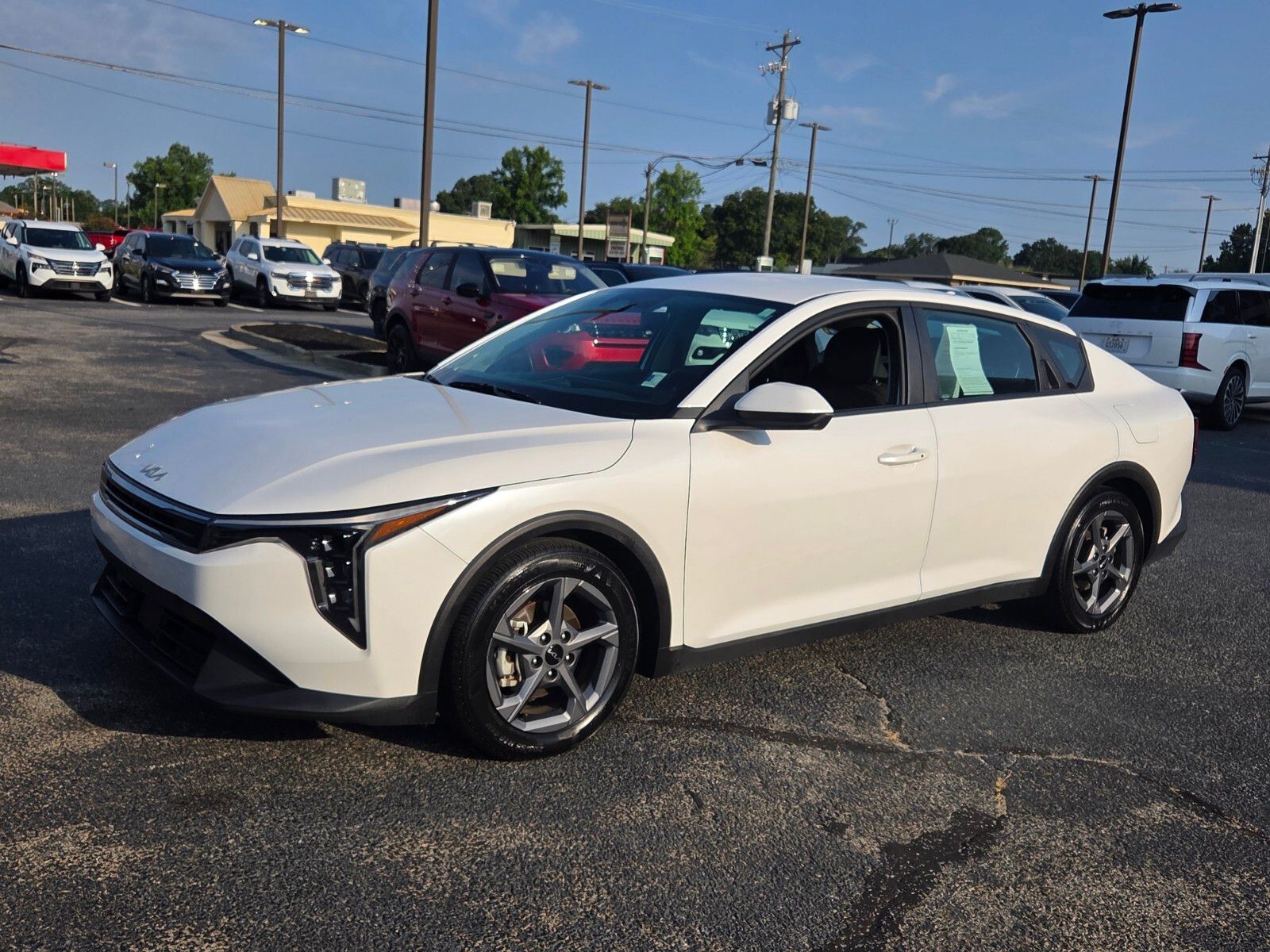 Used 2025 White Kia LXS image 3