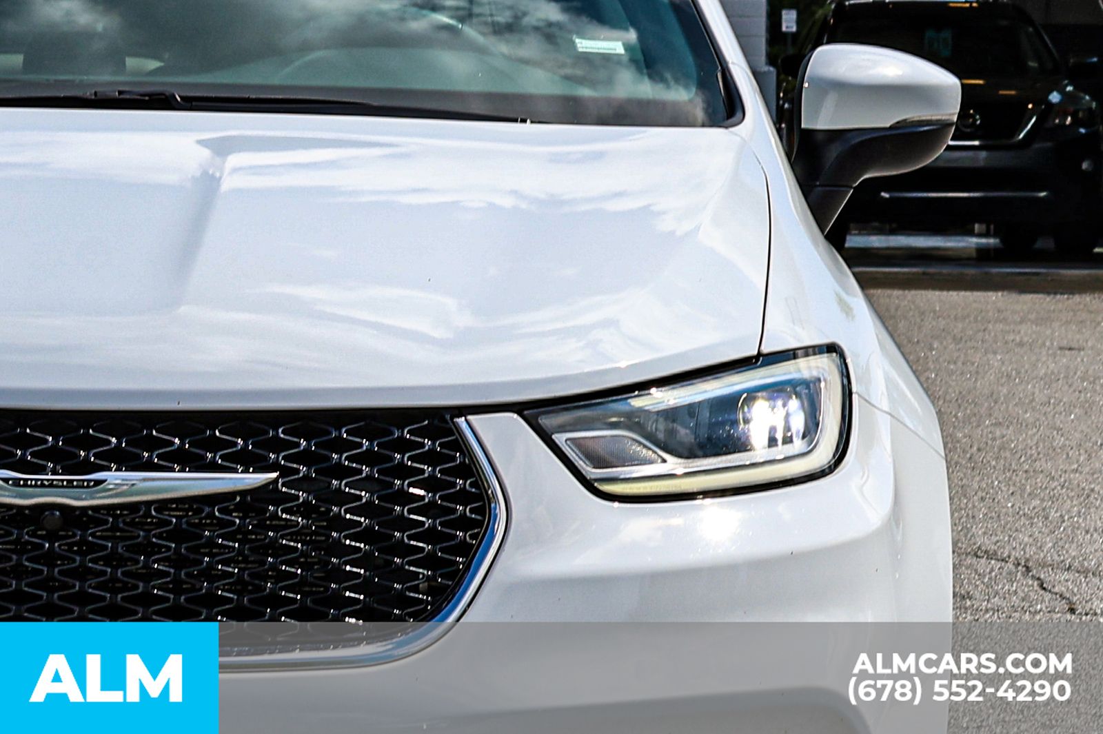 2023 Chrysler Pacifica Touring L photo 9