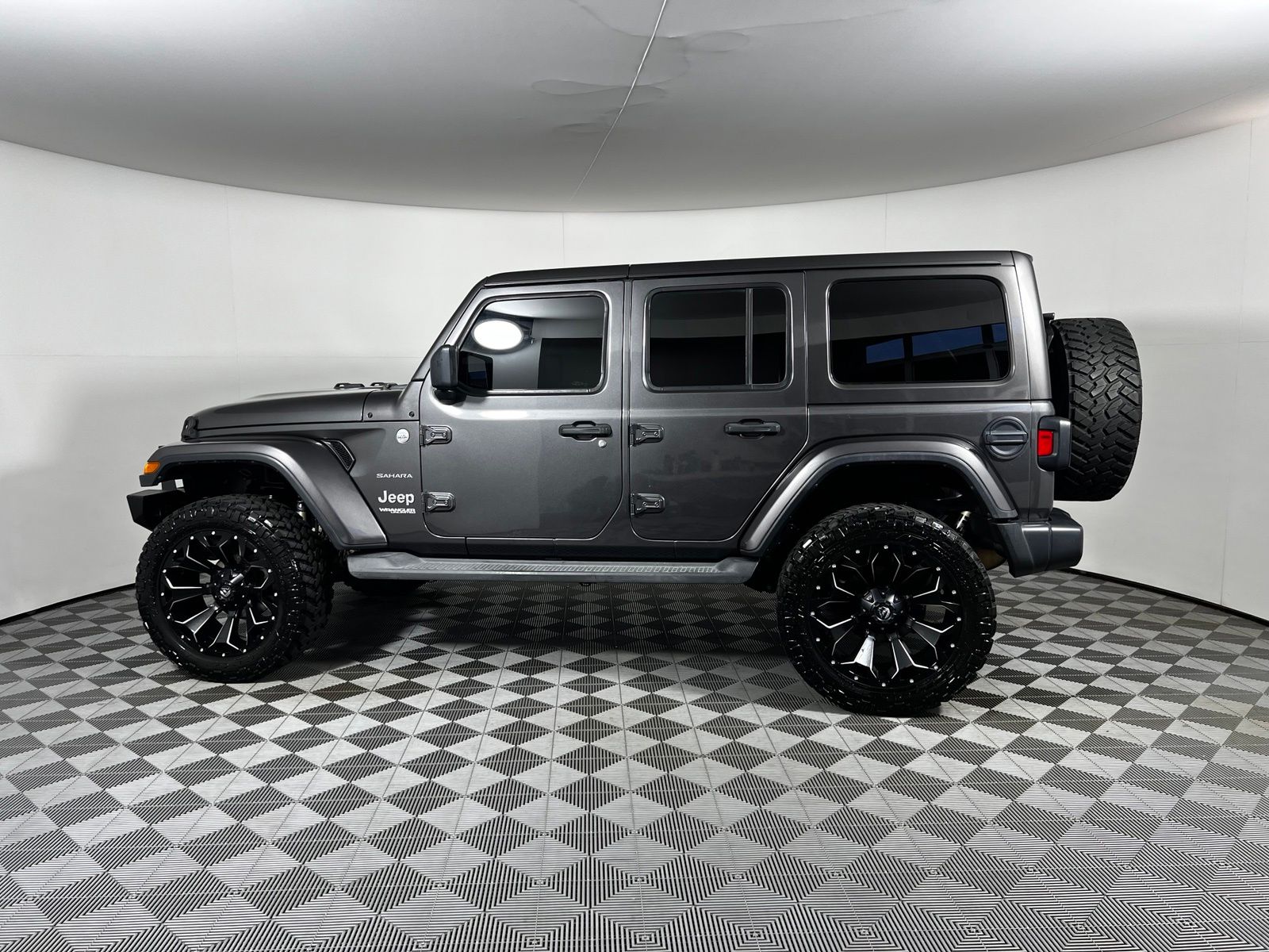 Thumbnail: 2019 Jeep Wrangler - 8