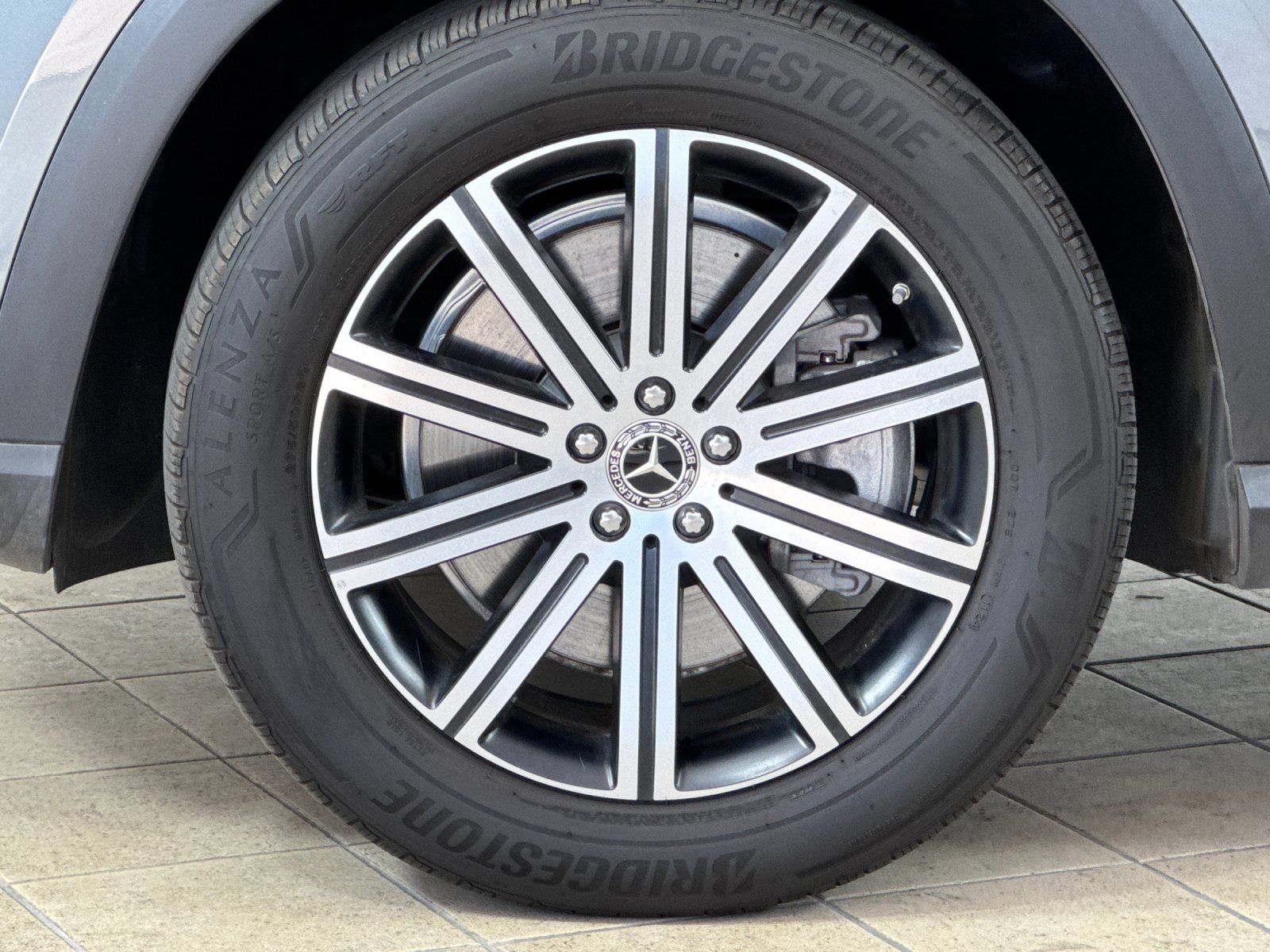 2025 Mercedes-Benz GLE GLE 450e — full photo 26 of 29