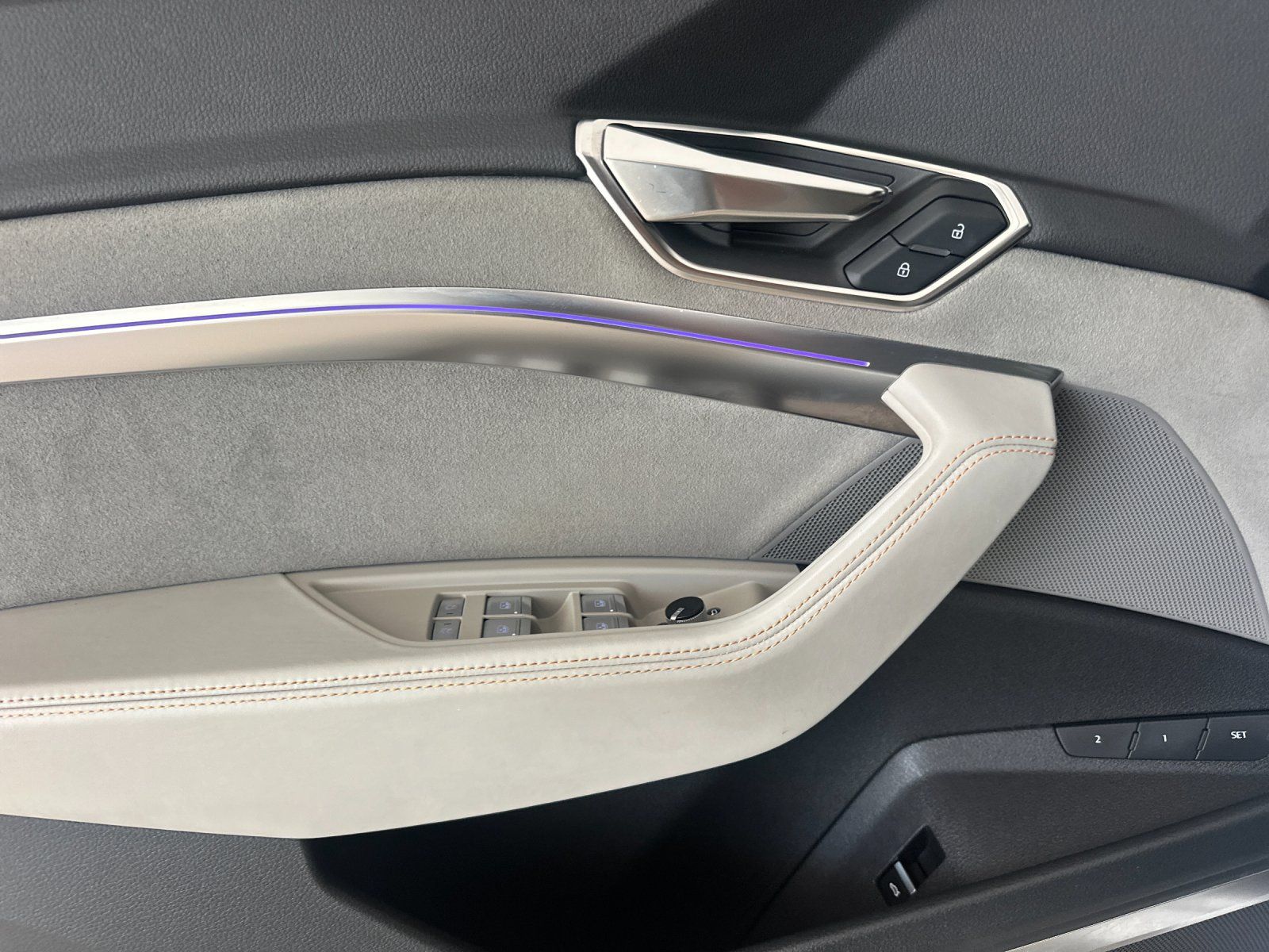 2024 Audi Q8 Sportback e-tron Prestige — full photo 11 of 27