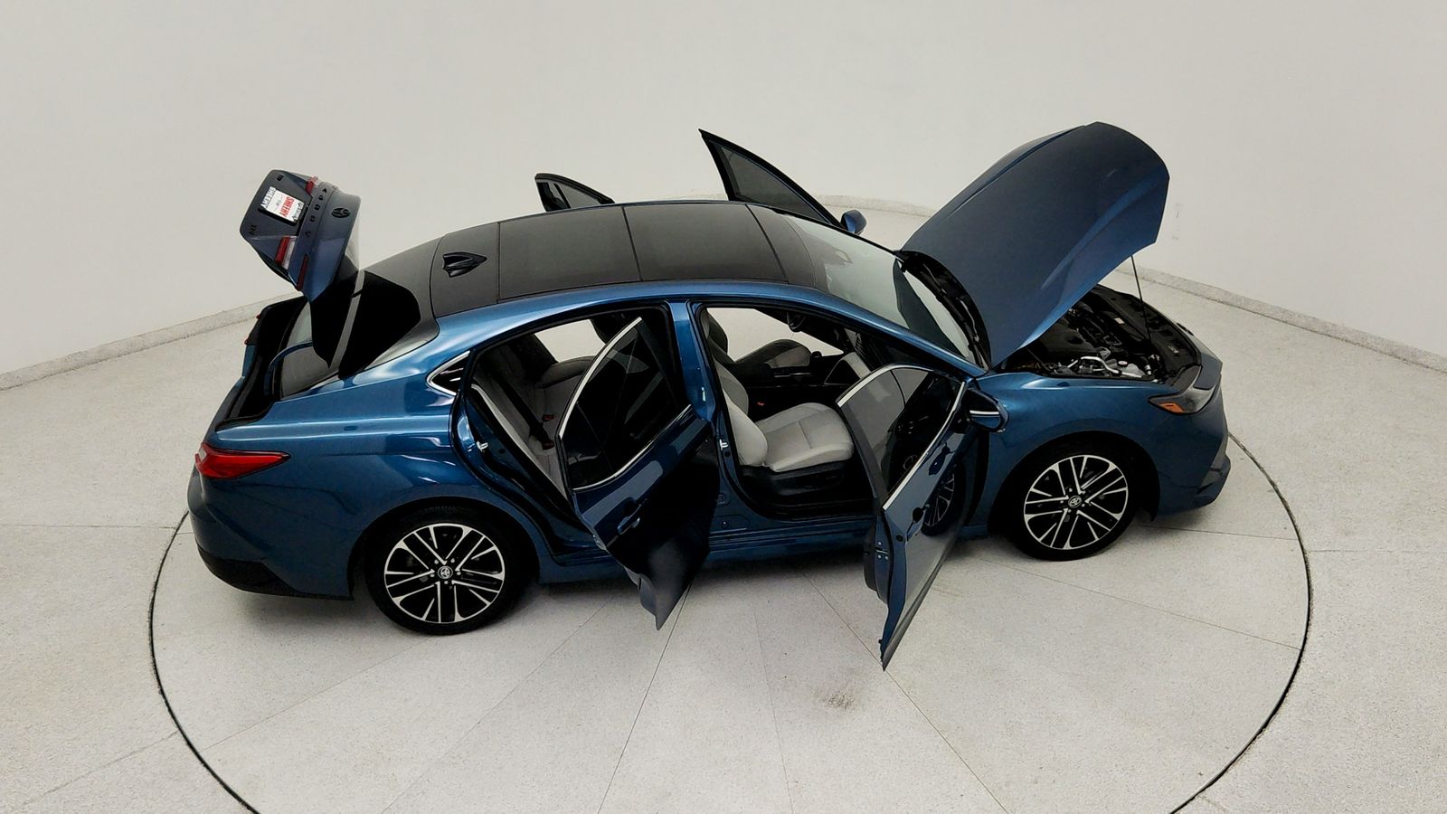 Used 2025  Toyota XLE image 22