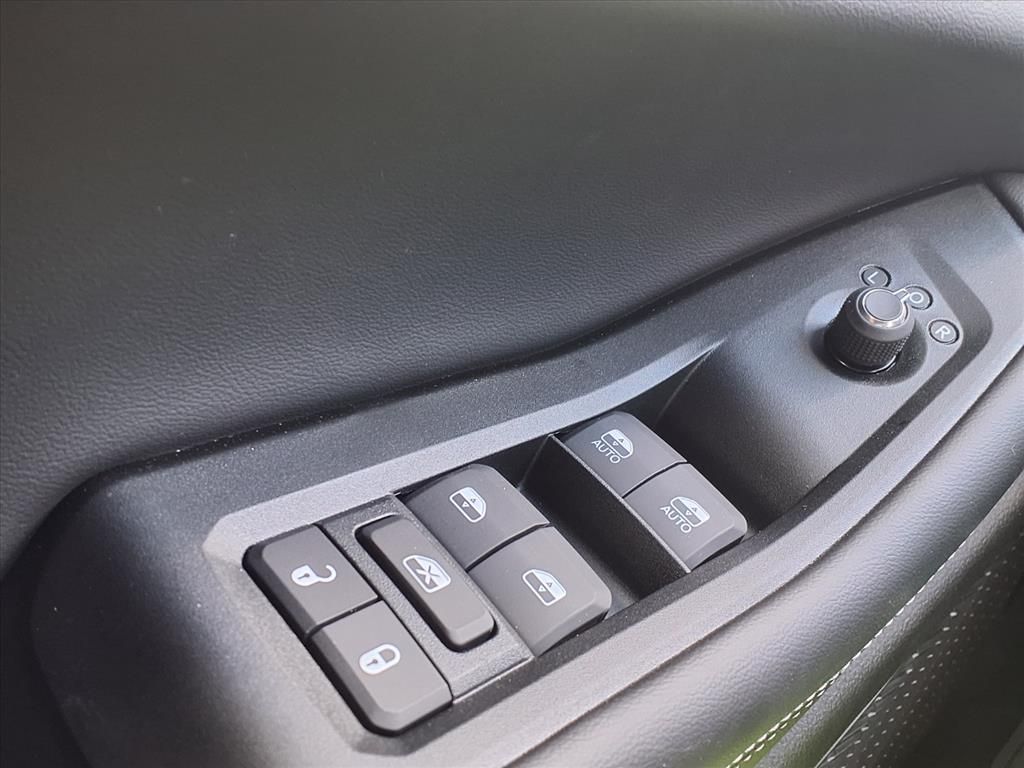 2025 Jeep Grand Cherokee Laredo - 11