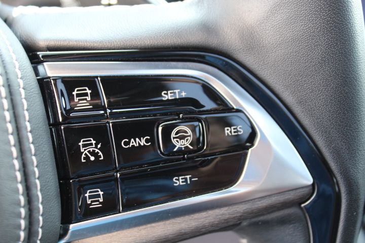 Used Car 2022 Jeep Grand Cherokee  Overland For Sale Under $40,000 In Austin, Texas