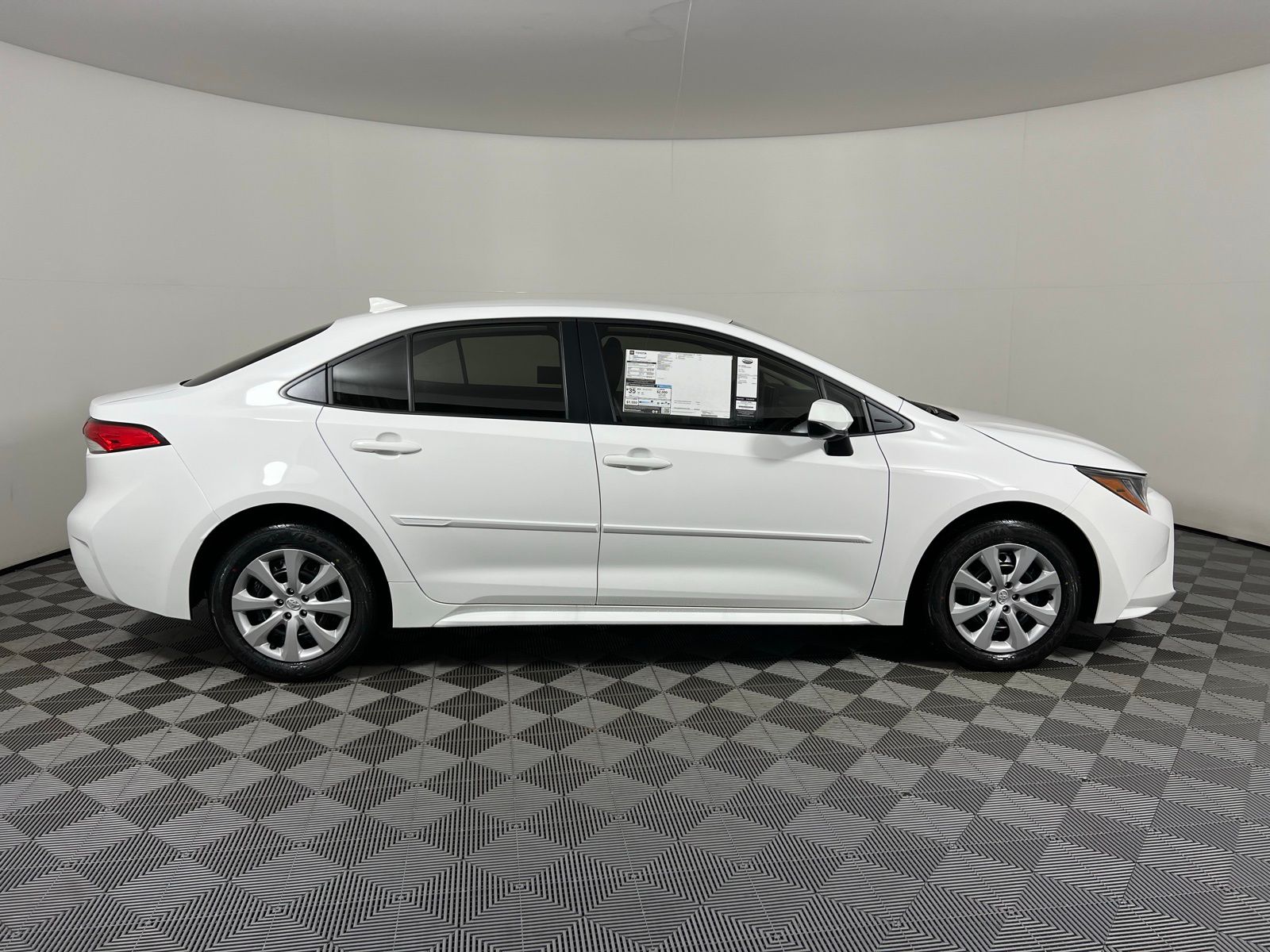 2025 Toyota Corolla LE 4