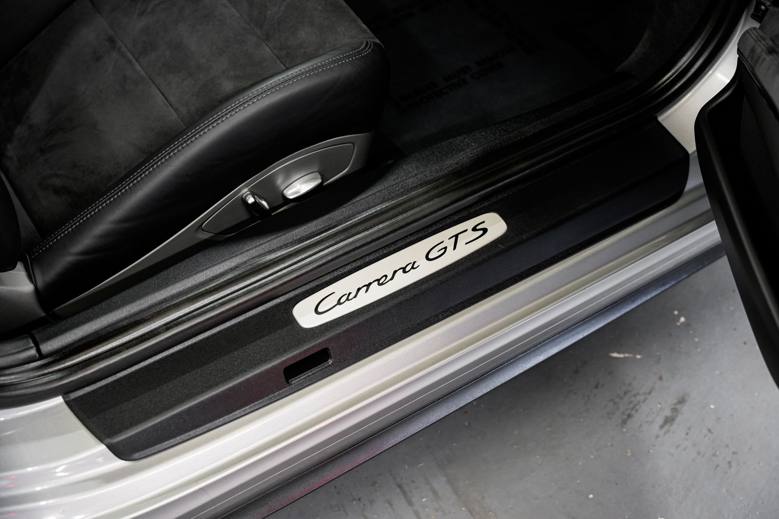 2015 Porsche 911 Carrera GTS — photo 27