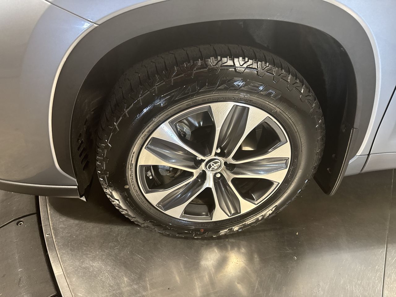 2021 Toyota Highlander XLE photo 10