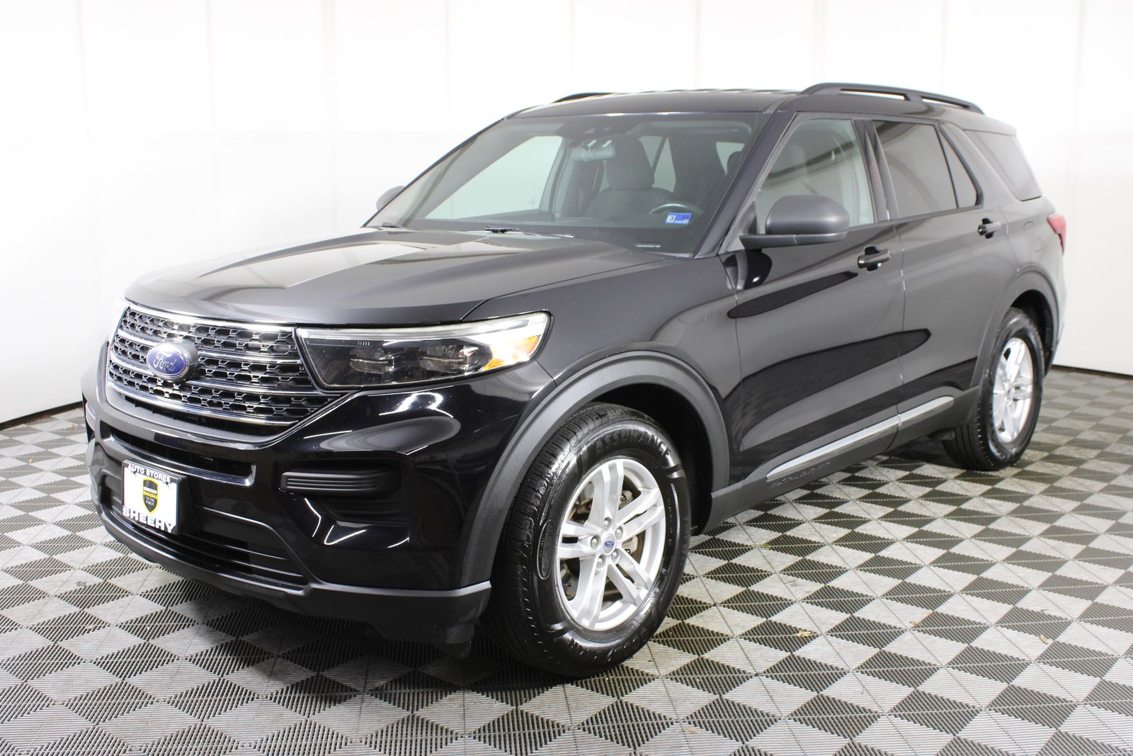 View vehicle photo 3