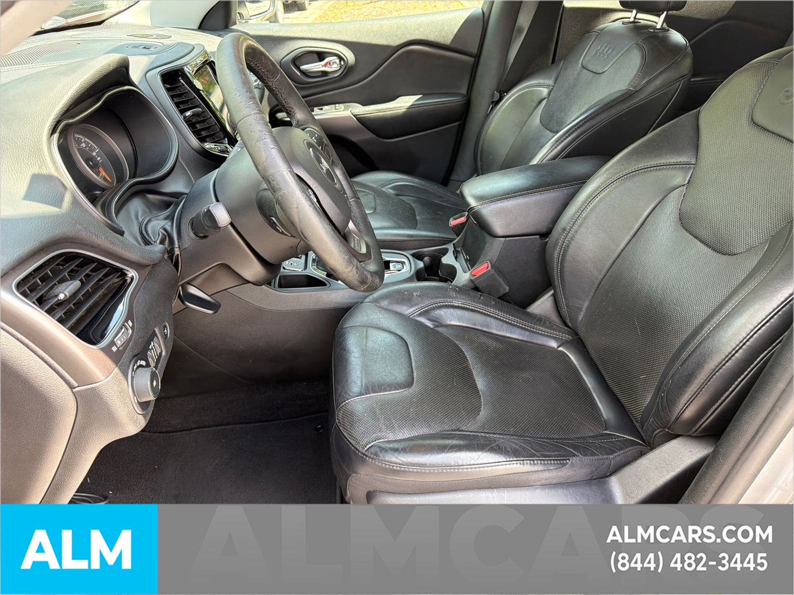 Used 2019 Silver Jeep Limited image 10