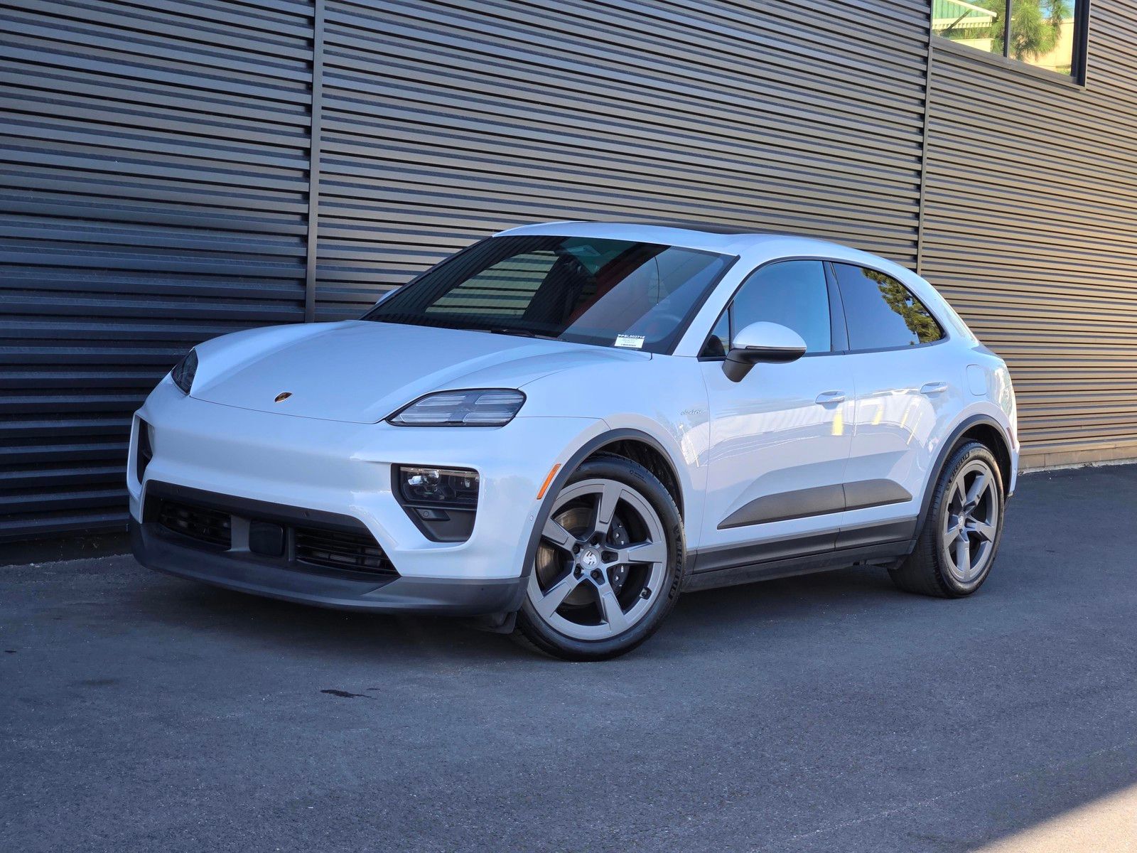 2025 Porsche Macan Electric 4 — full photo 1 of 27