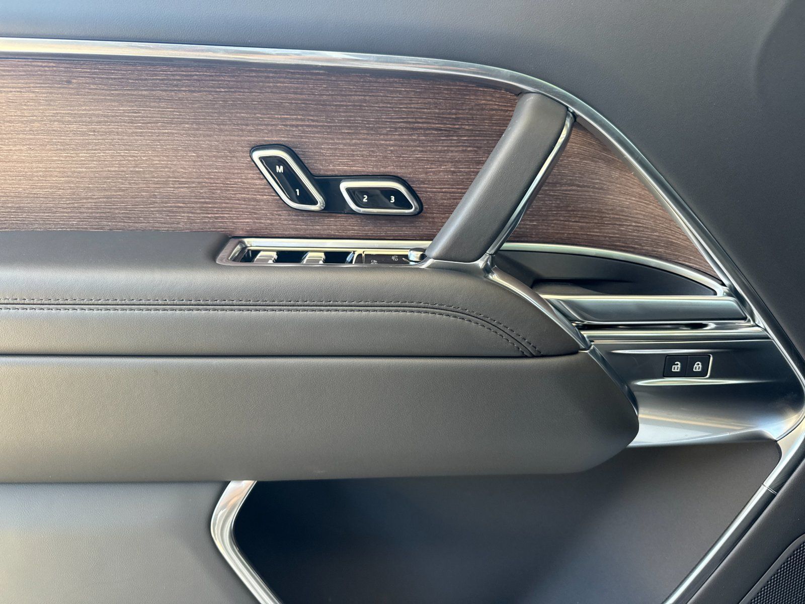 2025 Land Rover Range Rover SE - Photo 10