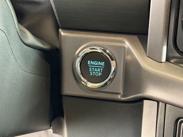 New 2026 Oxford White Ford XLT image 30