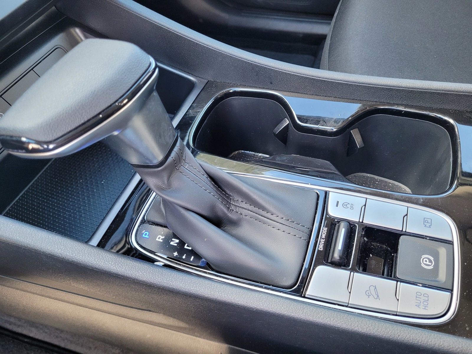 2025 Hyundai Tucson SE - Photo 23