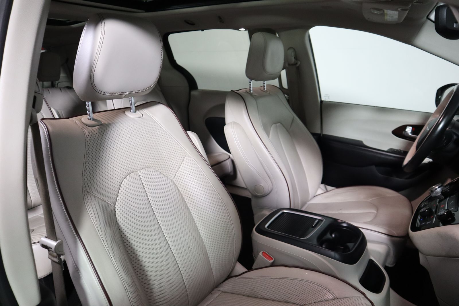 2020 Chrysler Pacifica Limited photo