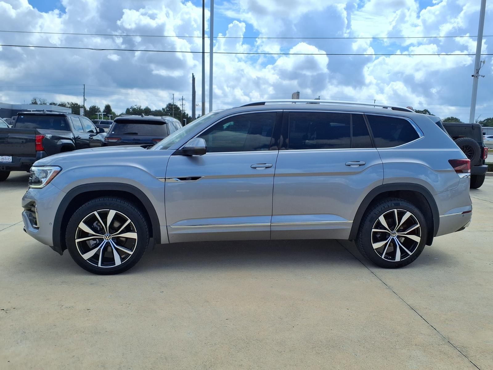 2024 Volkswagen Atlas 2.0T SEL Premium R-Line - 7
