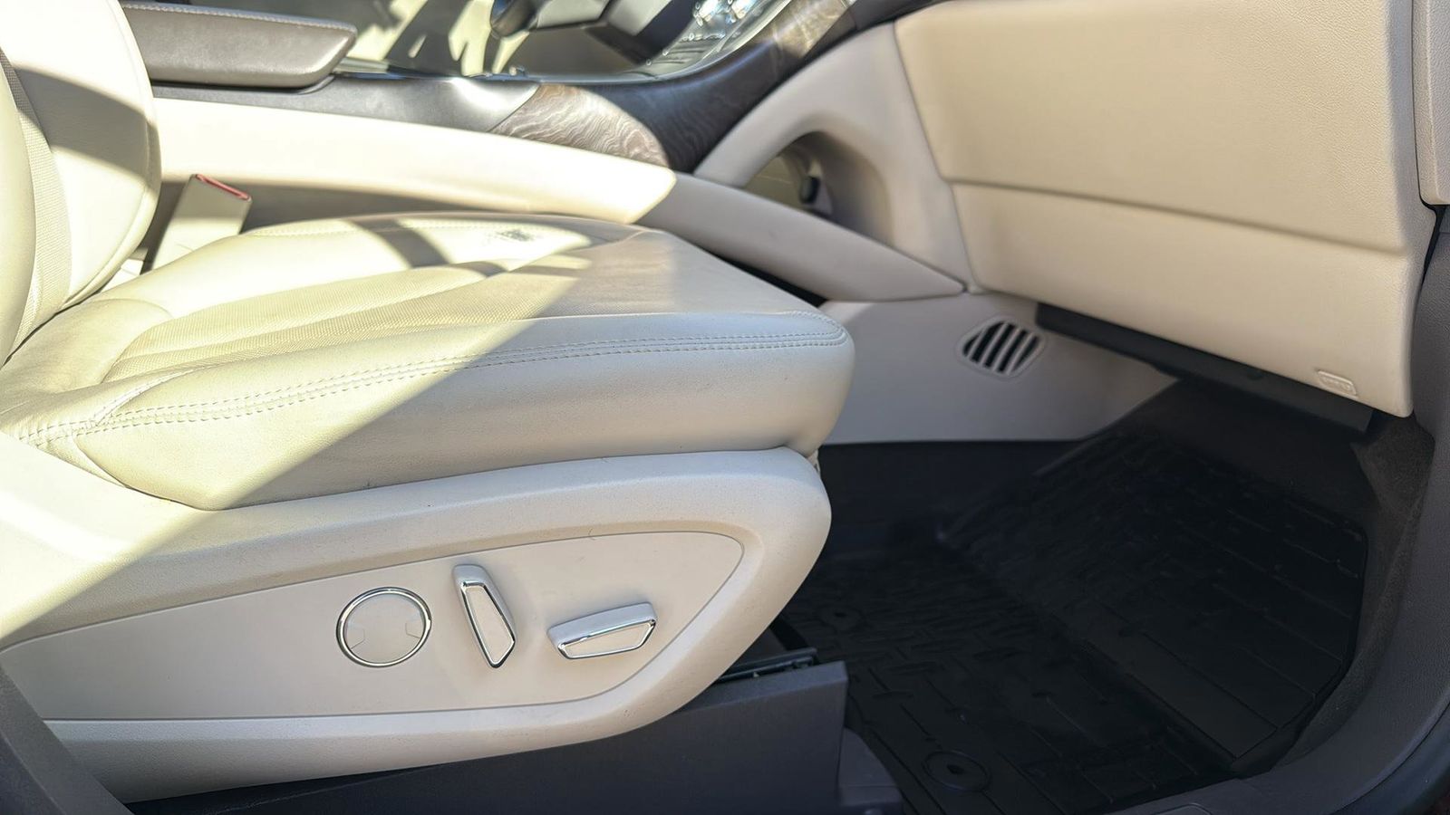 Used Car 2020 Lincoln Nautilus  Reserve For Sale Under $30,000 In Austin, Texas