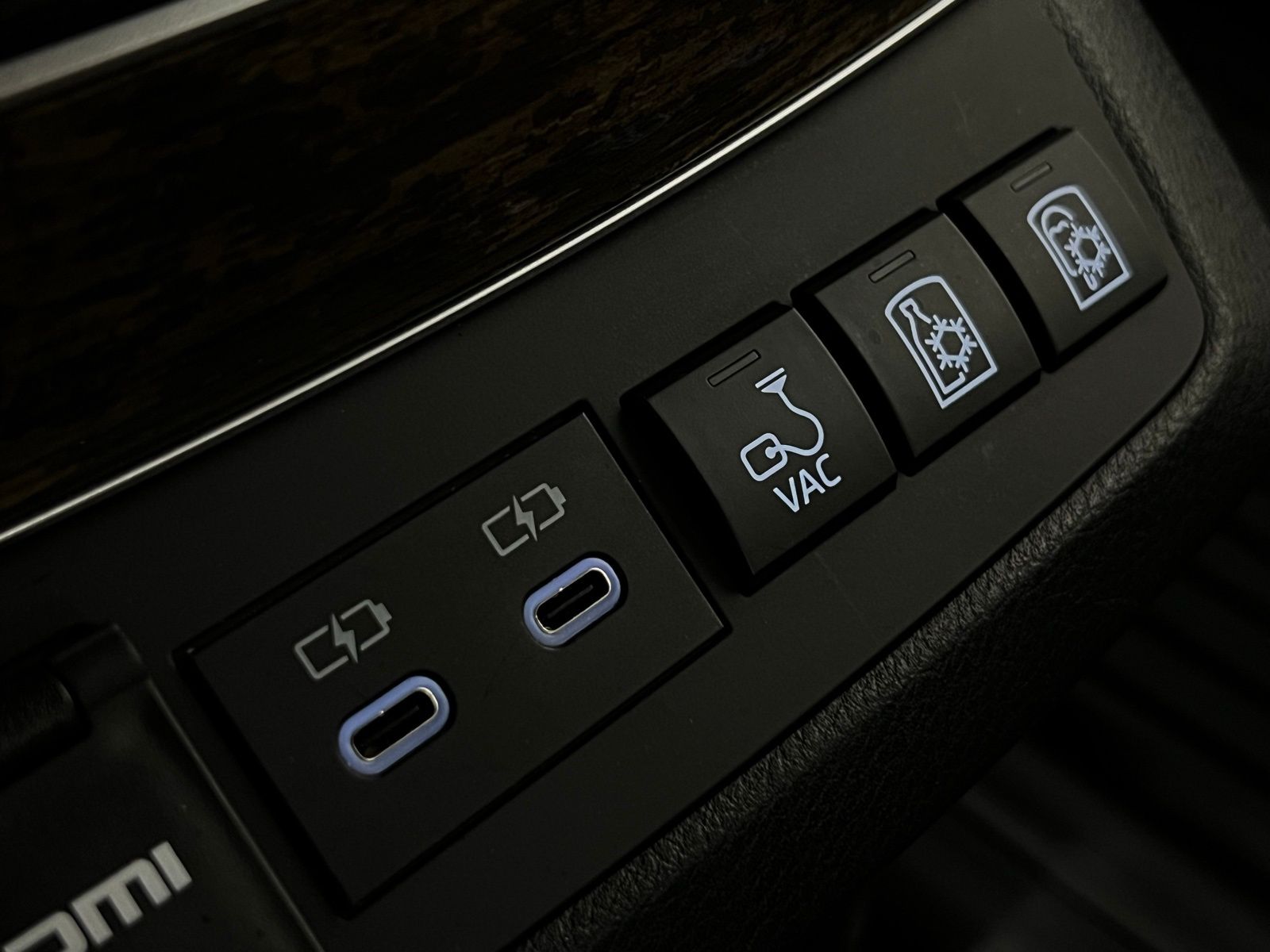 Thumbnail: 2025 Toyota Sienna - 26