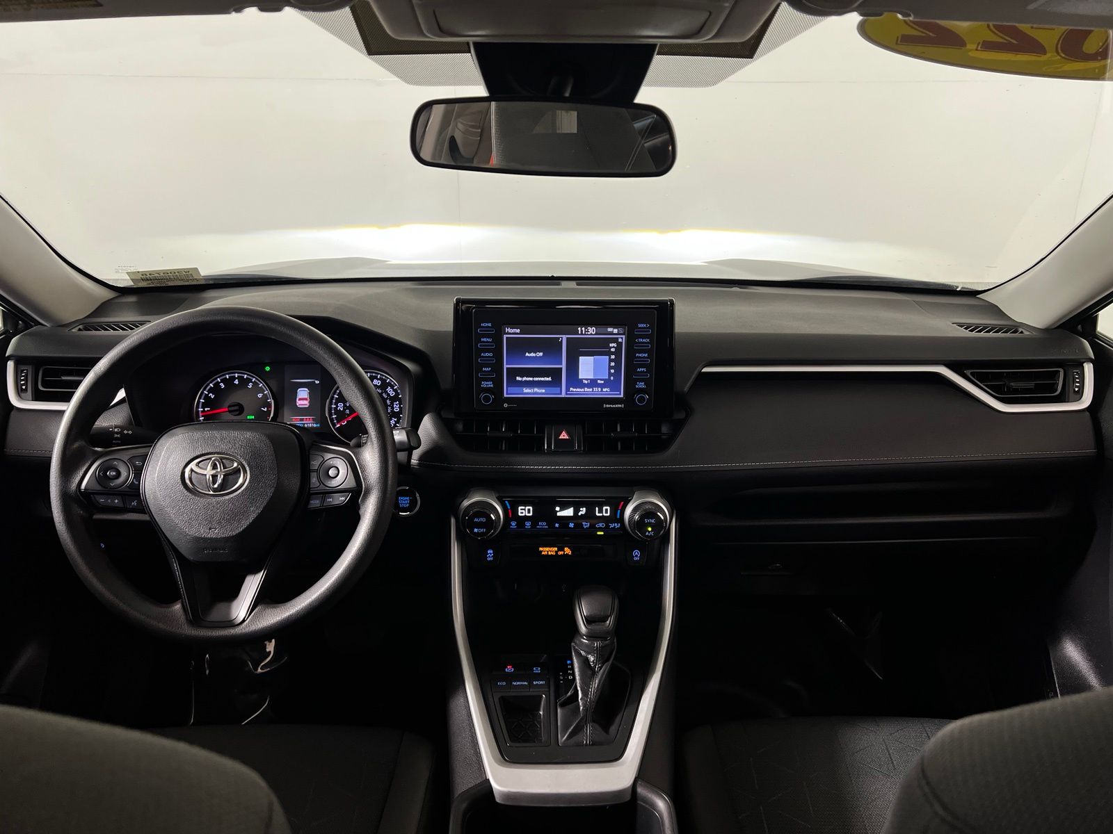 Thumbnail: 2022 Toyota RAV4 - 23