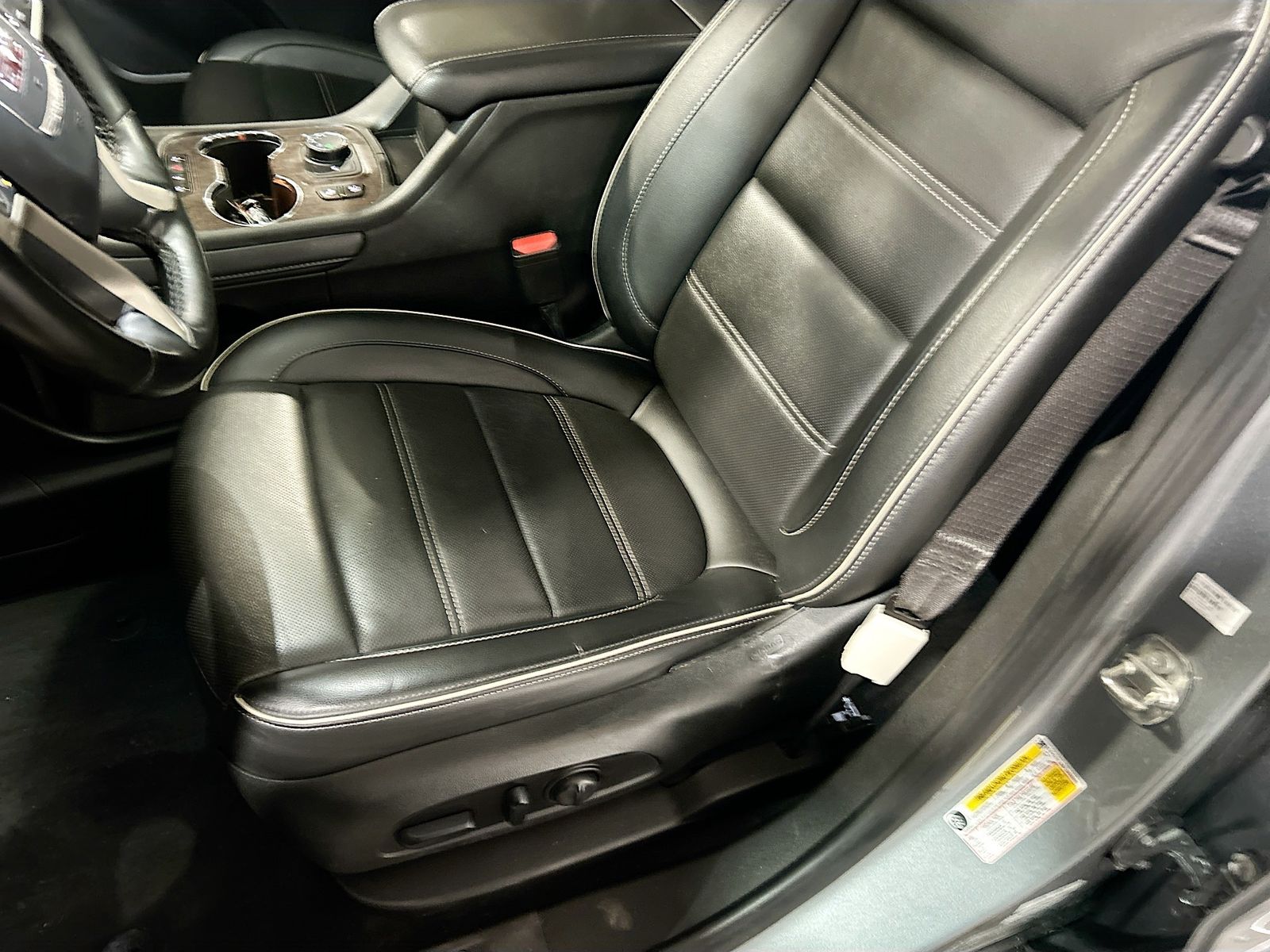 Used 2023 Silver GMC Denali image 20