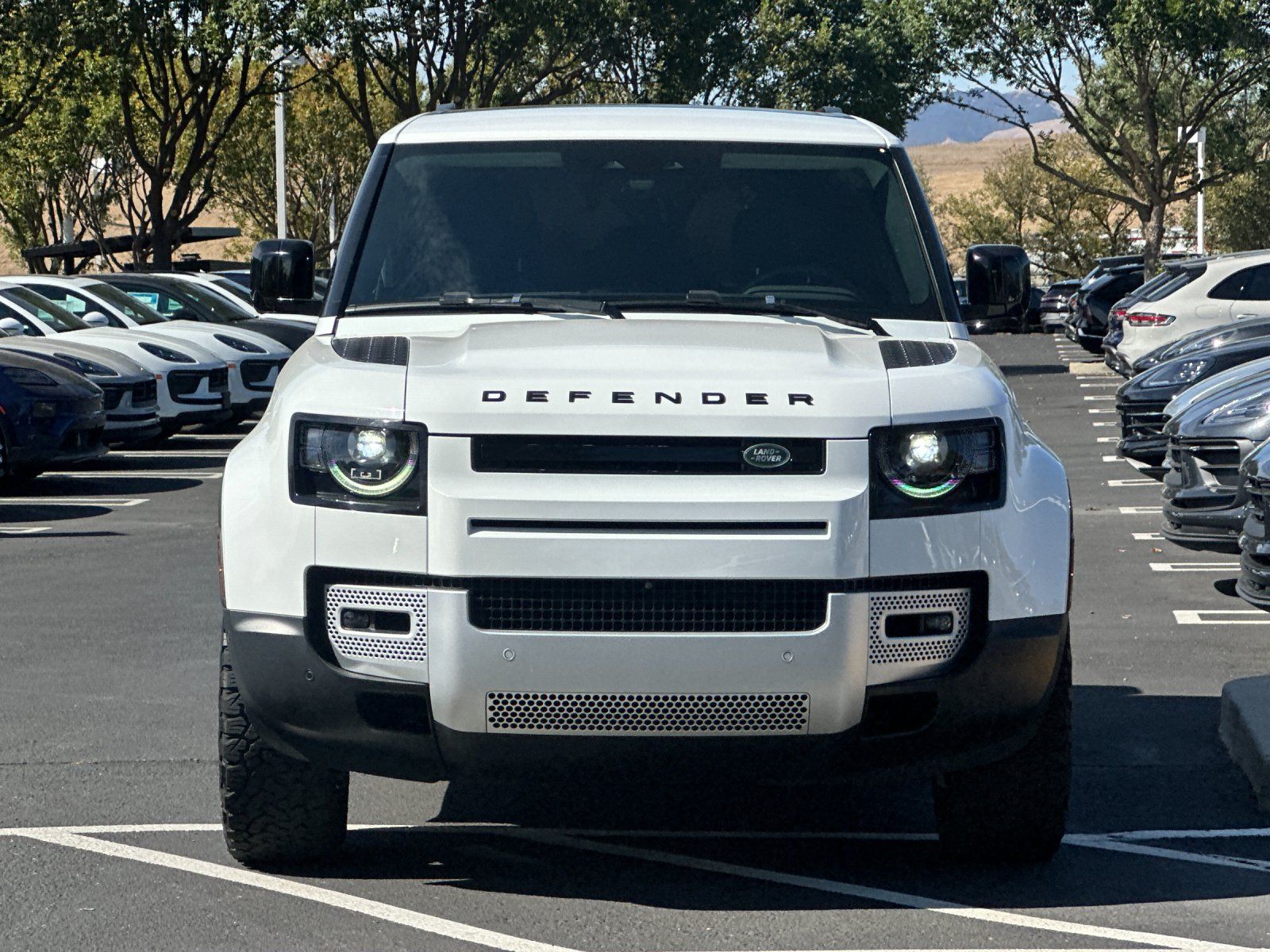 2023 Land Rover Defender 110 SE — full photo 9 of 27