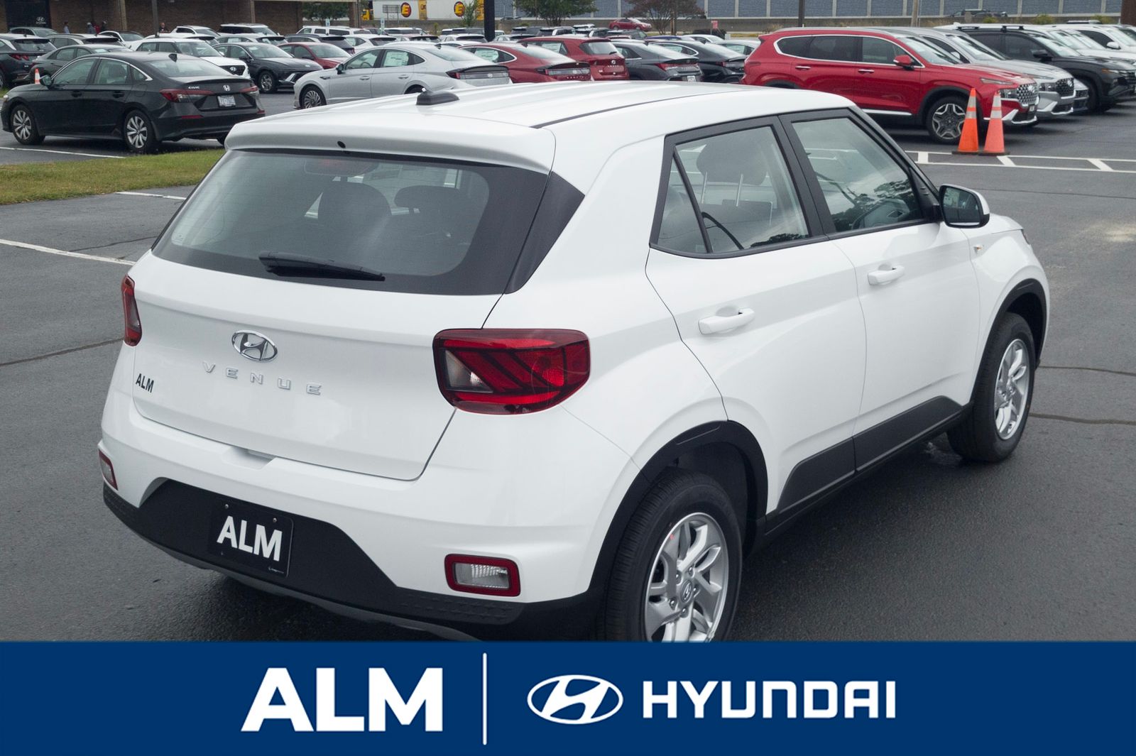 2025 Hyundai Venue SE photo 4